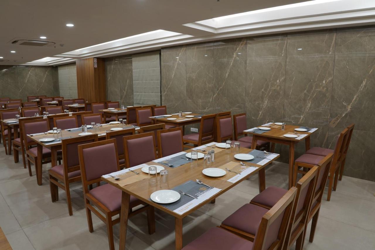 Hotel Stature Inn Kevadia Bagian luar foto