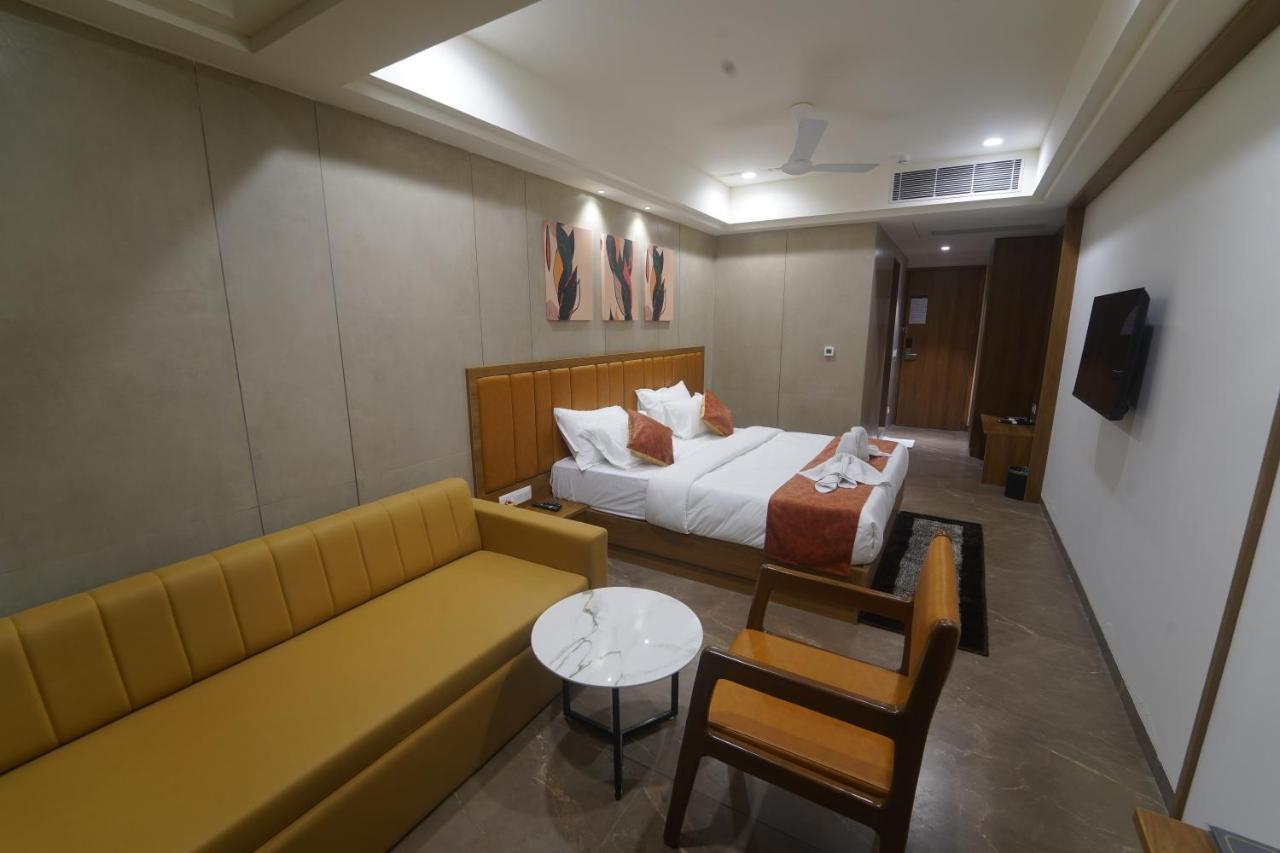 Hotel Stature Inn Kevadia Bagian luar foto