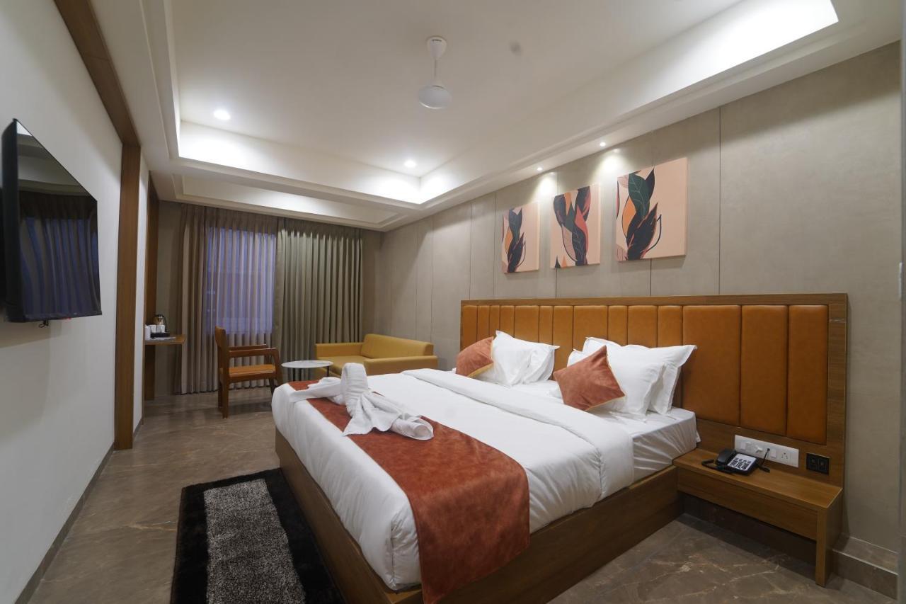 Hotel Stature Inn Kevadia Bagian luar foto