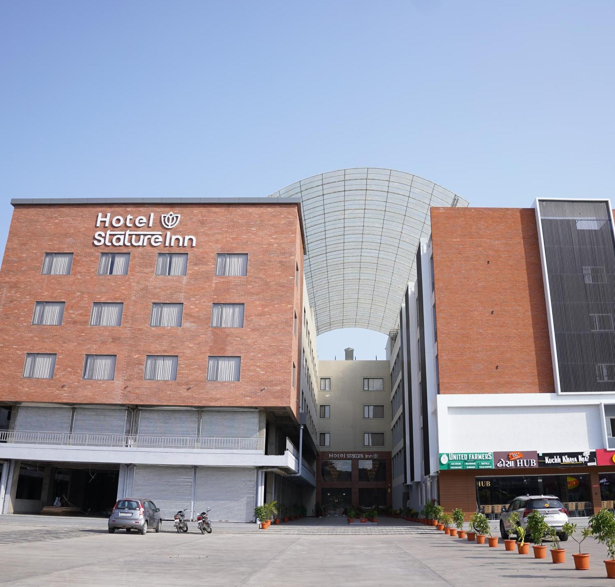 Hotel Stature Inn Kevadia Bagian luar foto