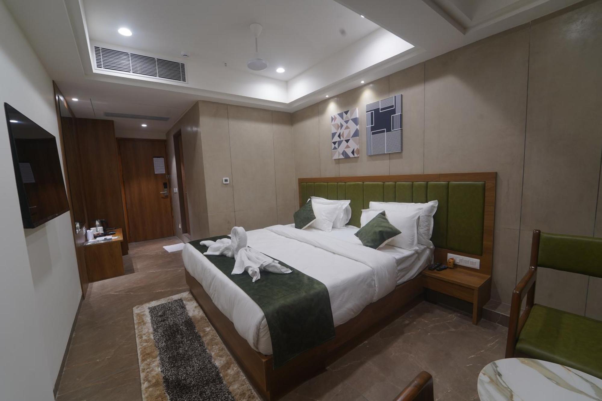 Hotel Stature Inn Kevadia Bagian luar foto